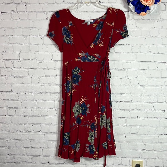 Patrons of Peace floral wrap dress - Picture 2 of 12